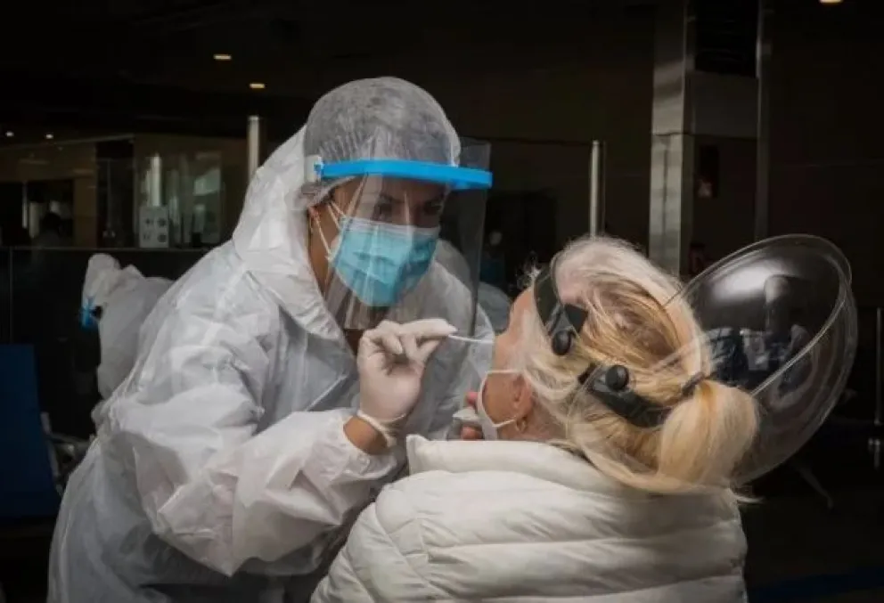 Un enfermero fue condenado por vender 800 certificados PCR ilegales durante la pandemia 