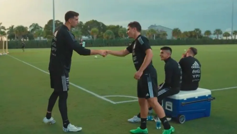 Video: el golazo de Julián Álvarez y la perlita de Dibu Martínez en la práctica argentina