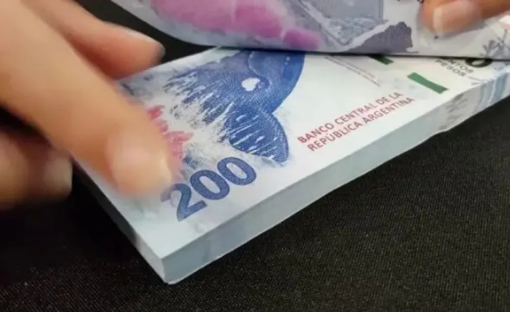 Increíbles precios: ¿Hasta cuánto pagan en internet por billetes de $200 con errores? 