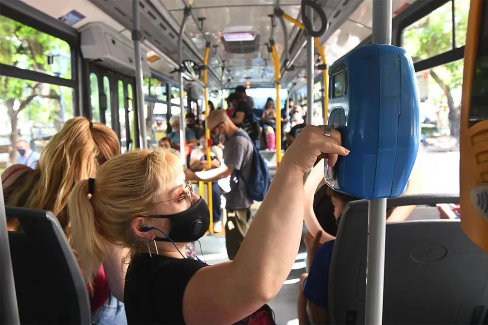 El fin del barbijo es oficial: ya no será obligatorio en espacios cerrados, ni transporte público