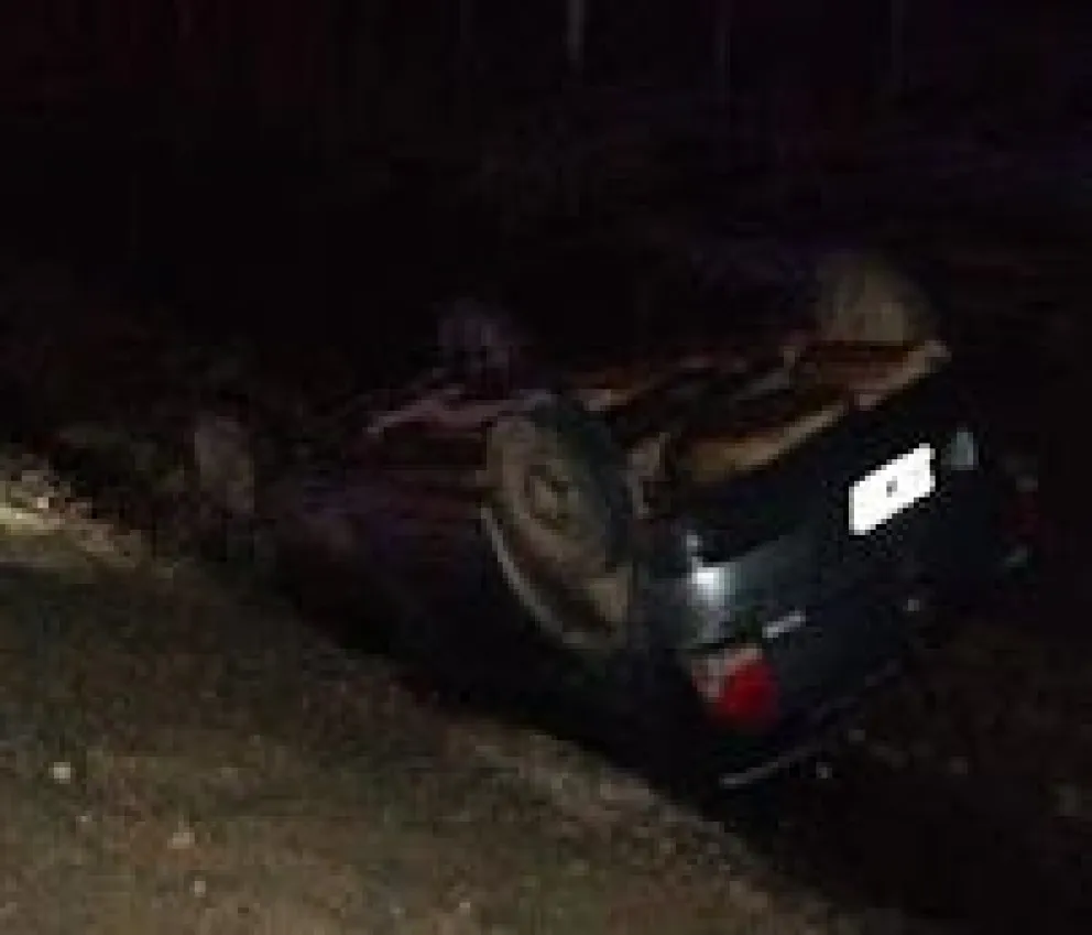 Despiste y vuelco en Mallín Ahogado 