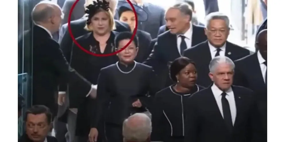 VIRAL: el incómodo momento que vivió la esposa del embajador argentino en el funeral de la reina Isabel II