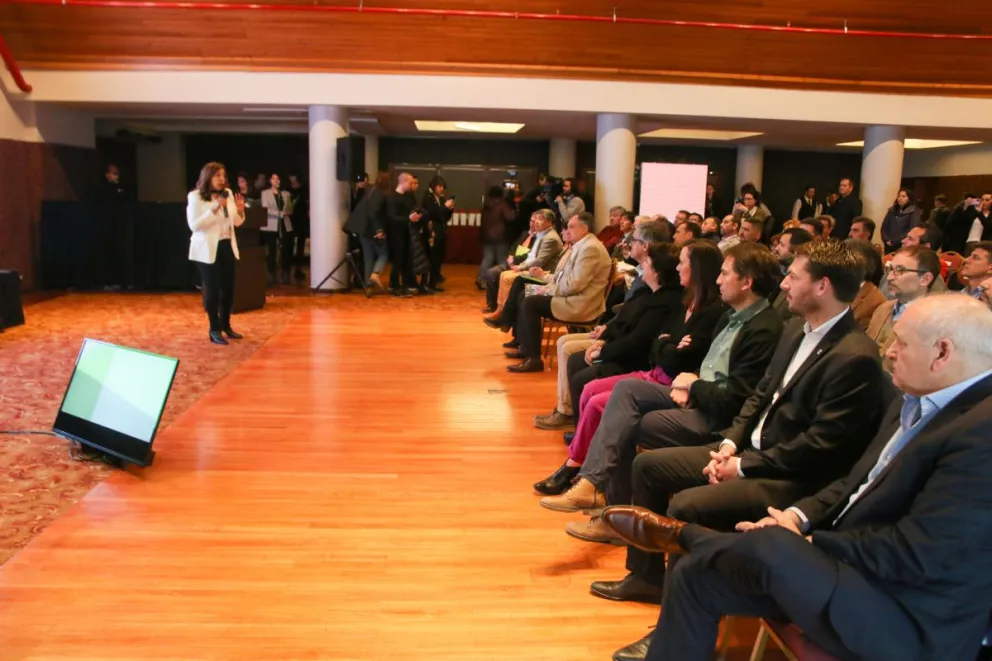 La gobernadora analizó el contexto macroeconómico con los intendentes