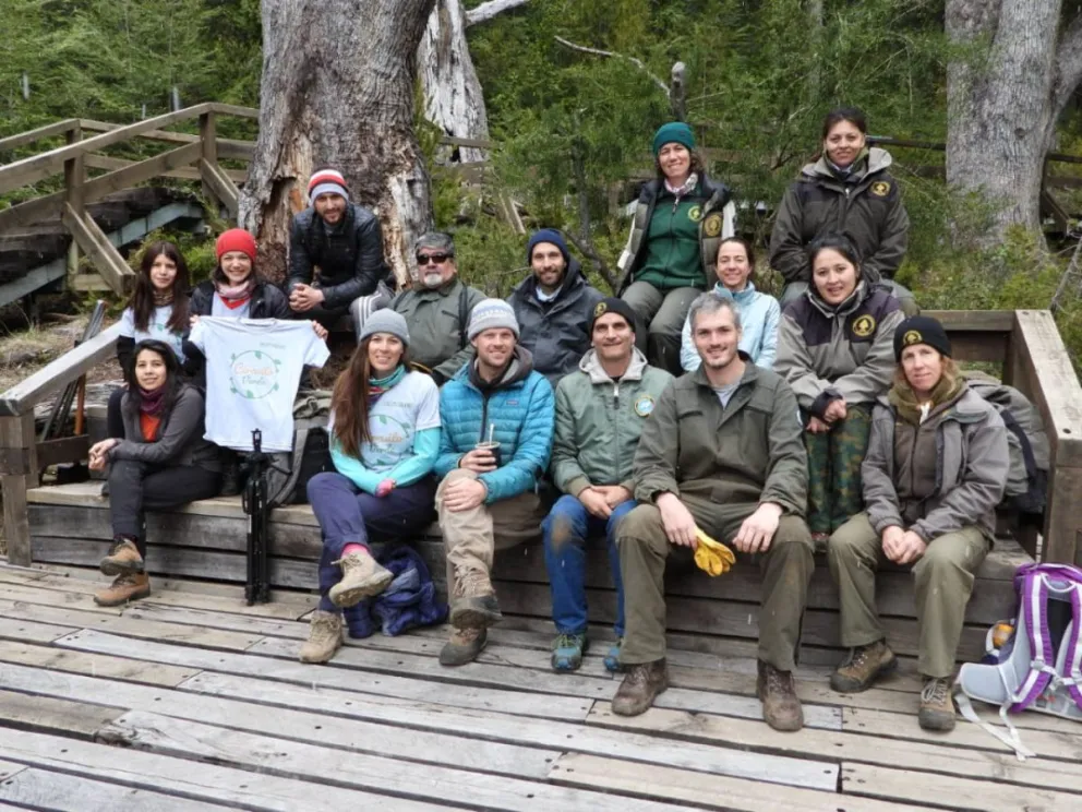 Realizaron una actividad de control de especie exótica invasora en Cascada Los Alerces