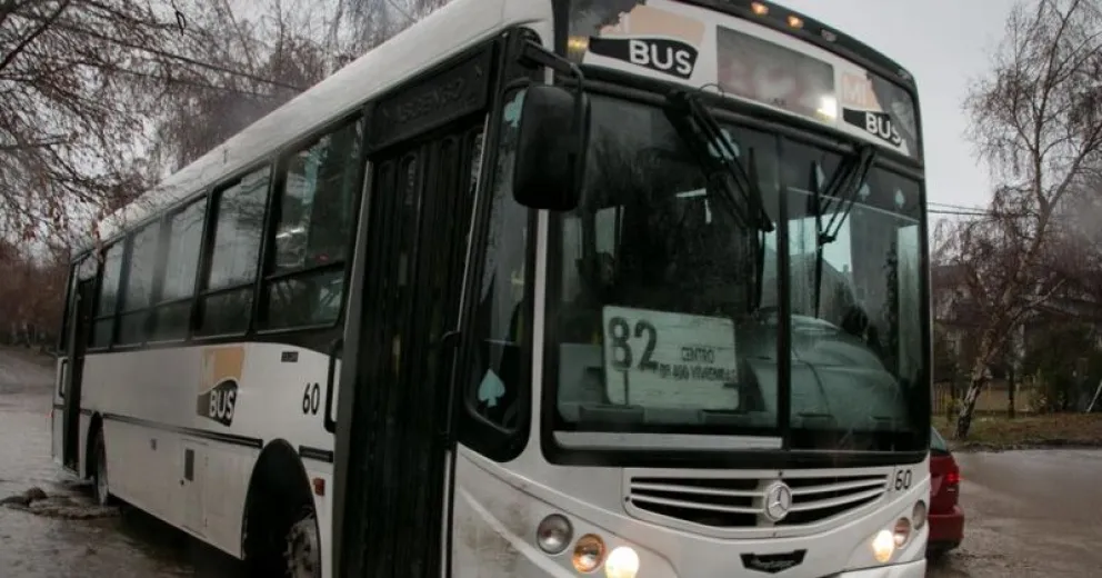 Apedrearon un colectivo de línea pero como no hubo heridos, siguió su recorrido
