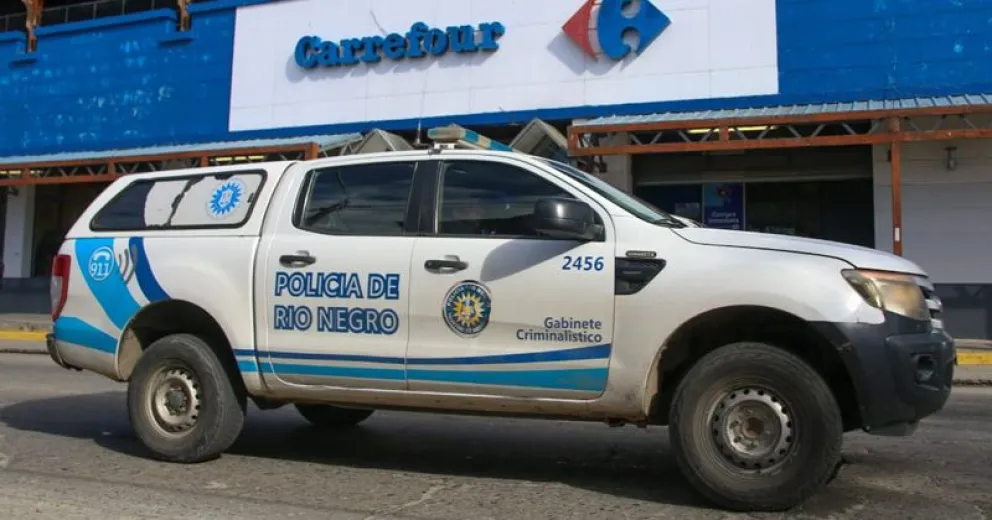 Intentaron sustraer mercadería del depósito de un “súper” y fueron descubiertos
