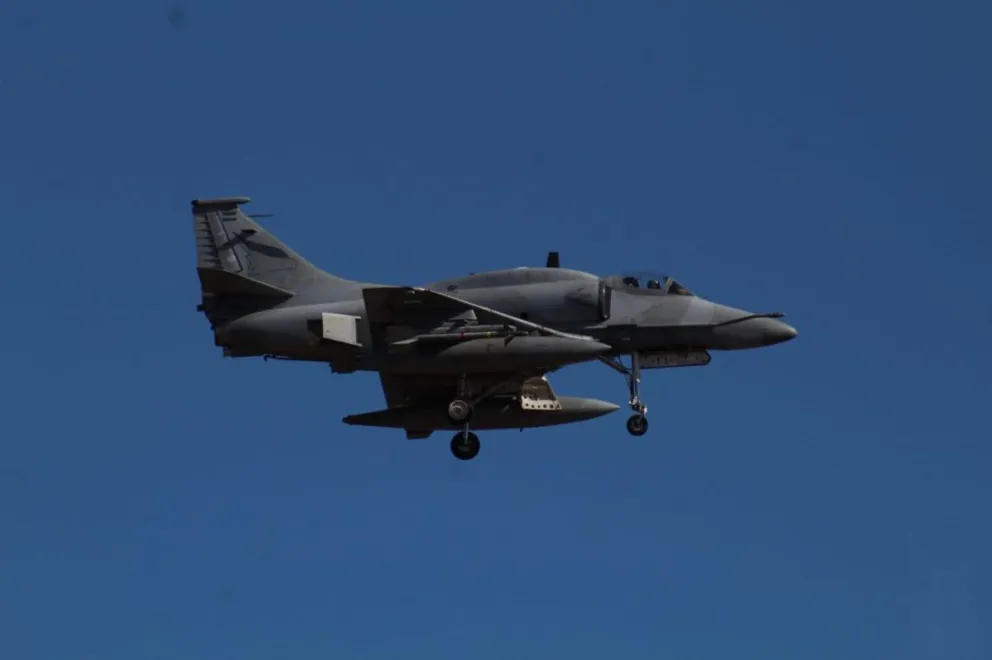 Explicaron el sobrevuelo de aviones militares en el cielo barilochense