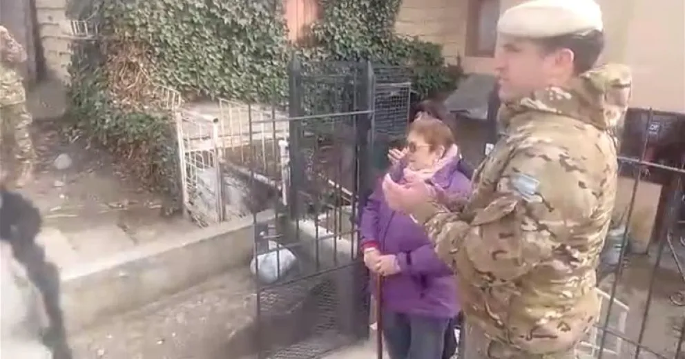Emocionante video: fueron a tocarle el “feliz cumpleaños” a la mamá de un barilochense caído en Malvinas