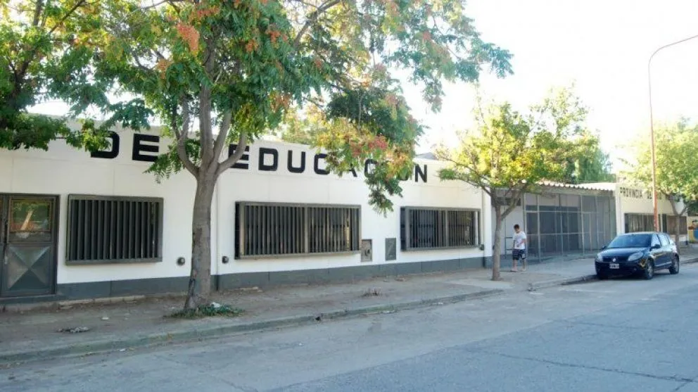 Tras una discusión, un portero apuñaló a un empleado de Educación