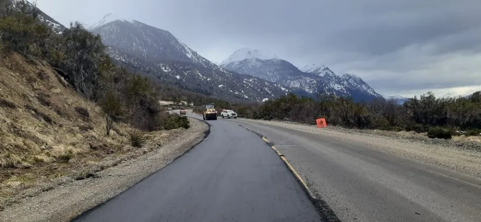 Comenzaron los trabajos de reasfalto y bacheo en la ruta 40