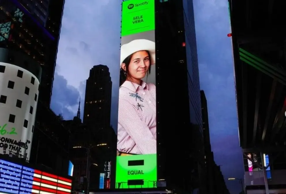 Sele Vera llegó al Time Square en el centro de Nueva York