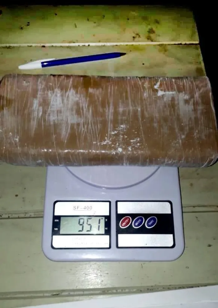 Viajaba en colectivo de Mendoza a Bariloche: traía cinco kilos de marihuana