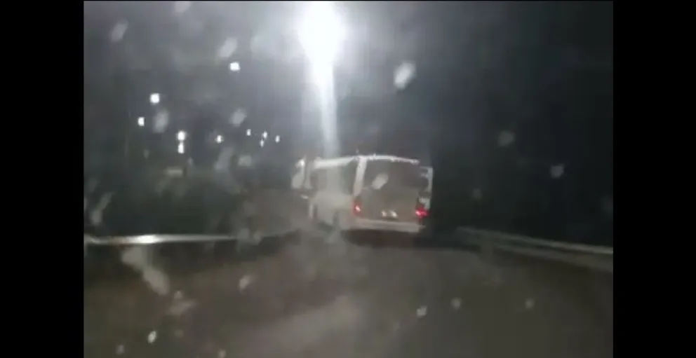 Un chofer de colectivo realizó una imprudente maniobra 