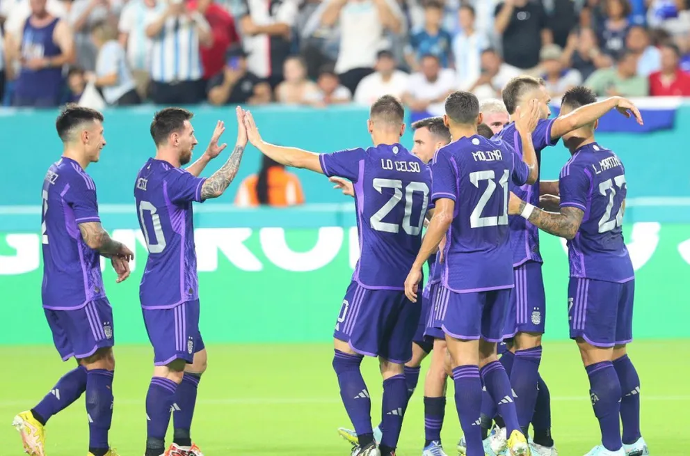La Selección Argentina venció 3 a 0 a Honduras y acumula 34 partidos sin perder  