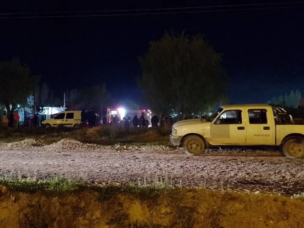 Noche caótica: acusaron a un vecino del abuso de tres niñas y le quemaron la casa