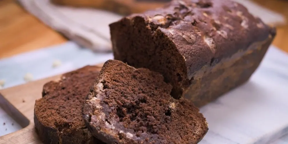 Cómo hacer un budín de chocolate y manzana ¡súper húmedo, esponjoso y todo en la licuadora!