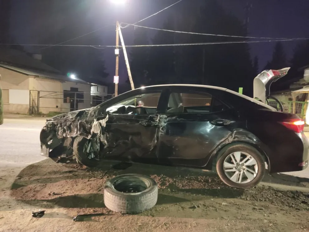 Choque de un automóvil y un colectivo en el km 10,400 de Bustillo