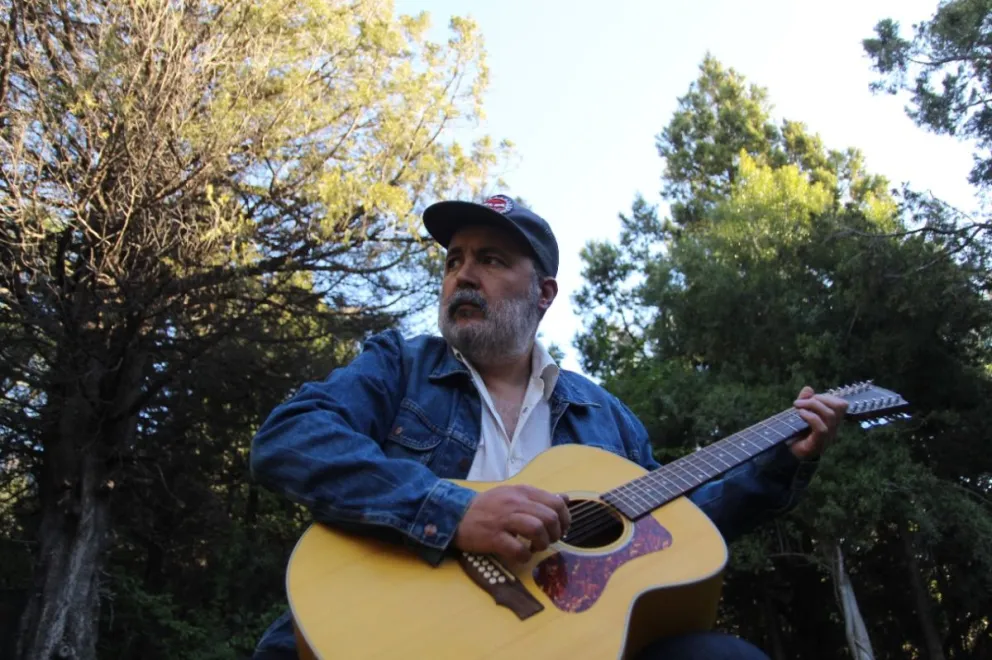  Mariano Rodríguez se presentó en un concierto de guitarra acústica en la Biblioteca Sarmiento