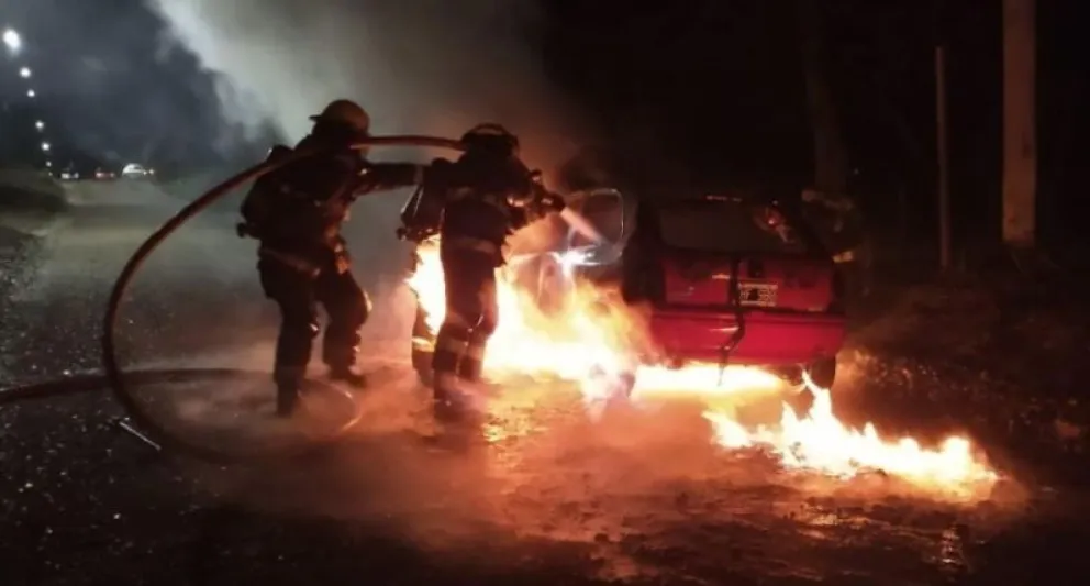 En menos de una semana, dos vehículos incendiados, tres rescates de mascotas y una falsa alarma