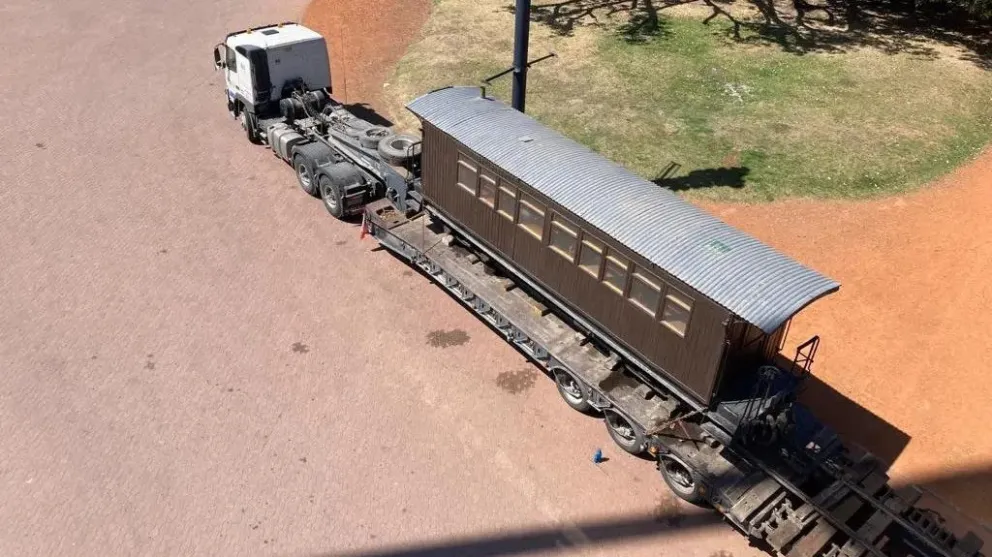 La Trochita ya está en el predio de La Rural para su exhibición