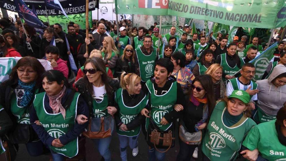 Los trabajadores estatales recibirán un bono de $30.000 a fin de año 