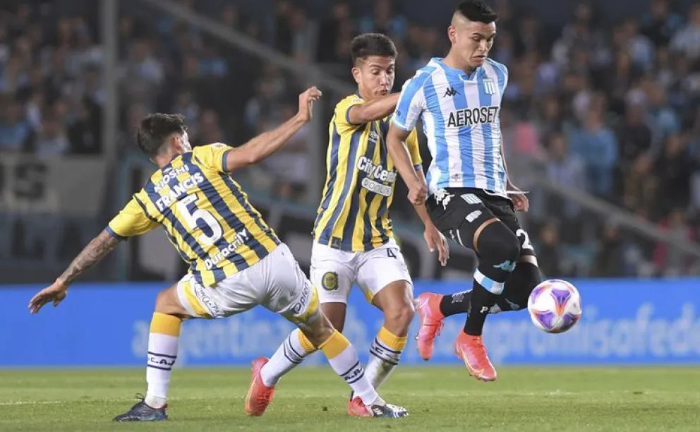 Rosario Central cayó ante Racing, que quedó a un punto de la cima 