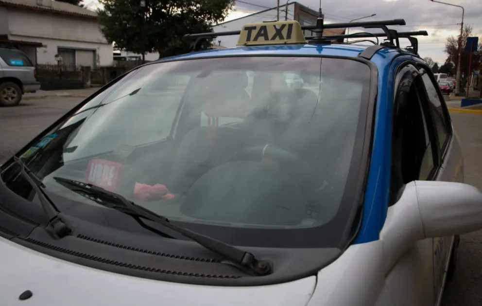 Asaltaron a taxista poniéndole un cuchillo en la garganta