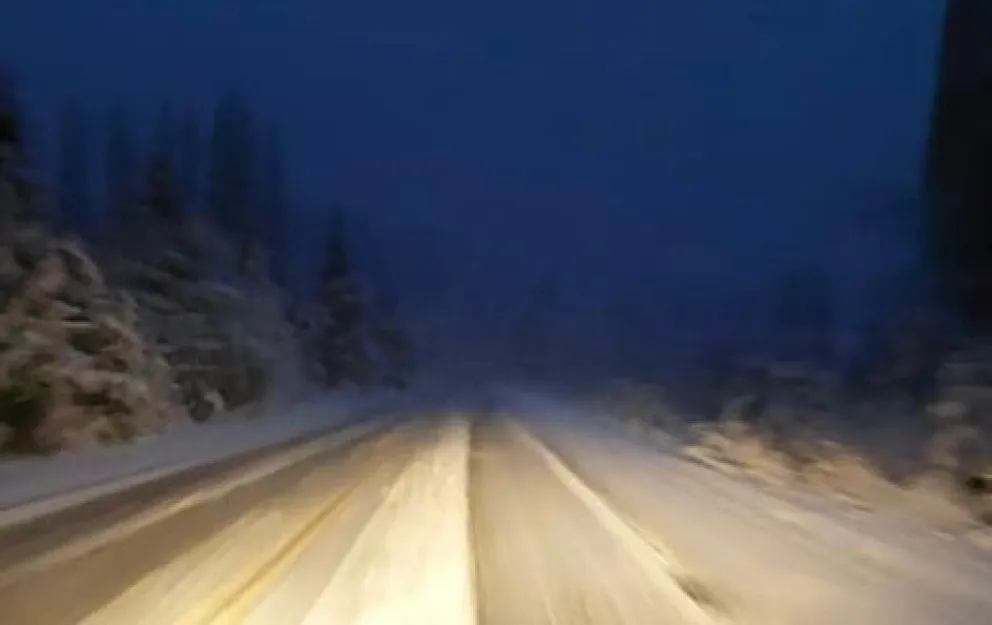 Nevadas leves y pronóstico de heladas en el tramo Bariloche-El Bolsón