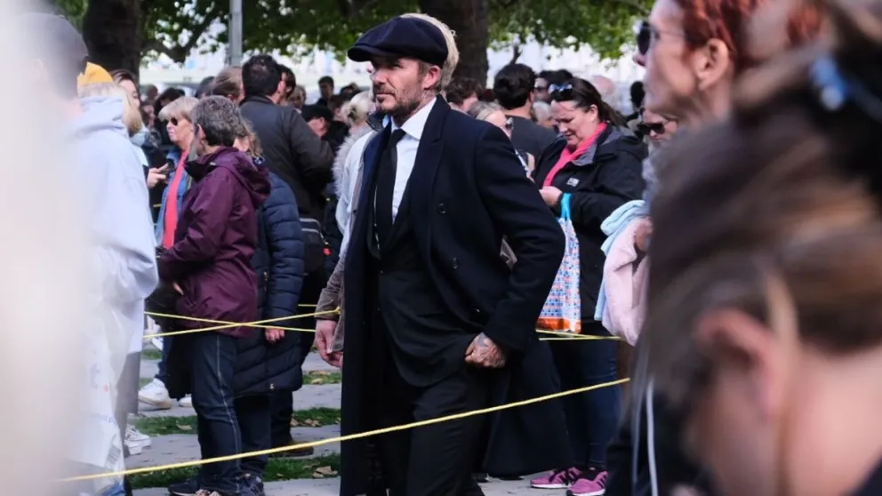Increíble: David Beckham hizo 12 horas de fila para despedir a la reina Isabel II