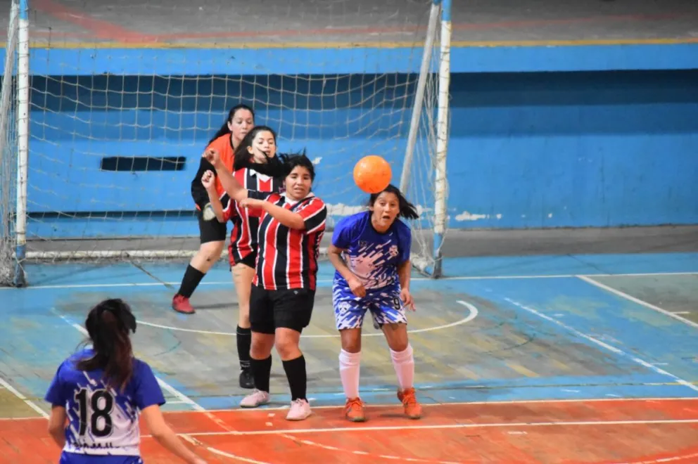 Llegan los esperados cruces del femenino de fútbol libre