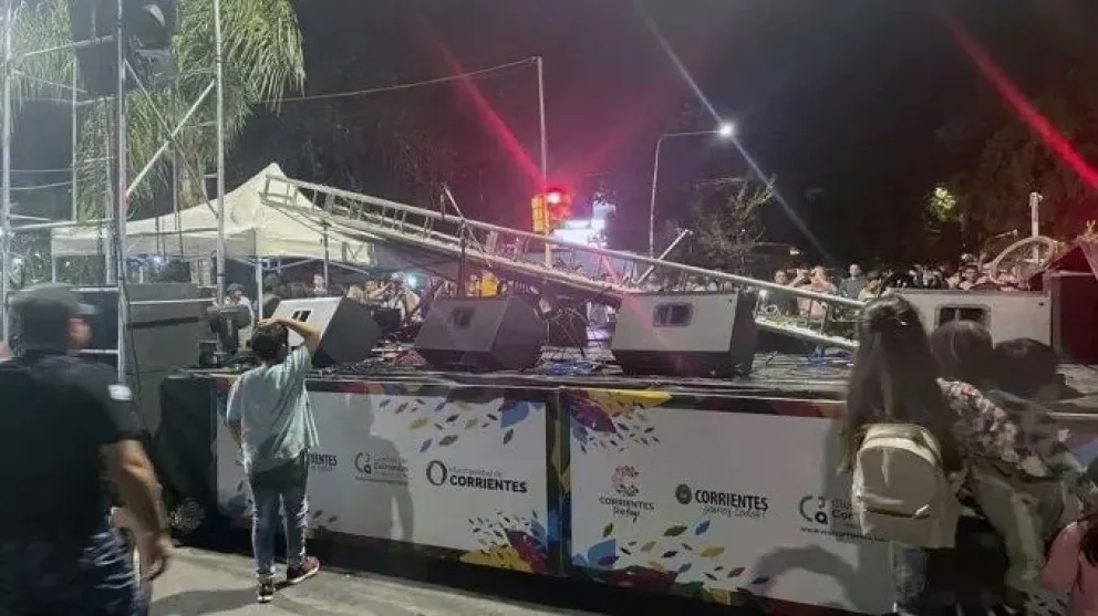 Video: se desplomó una estructura de luces y cayó sobre artistas que estaban en el escenario de la Fiesta del Chamamé