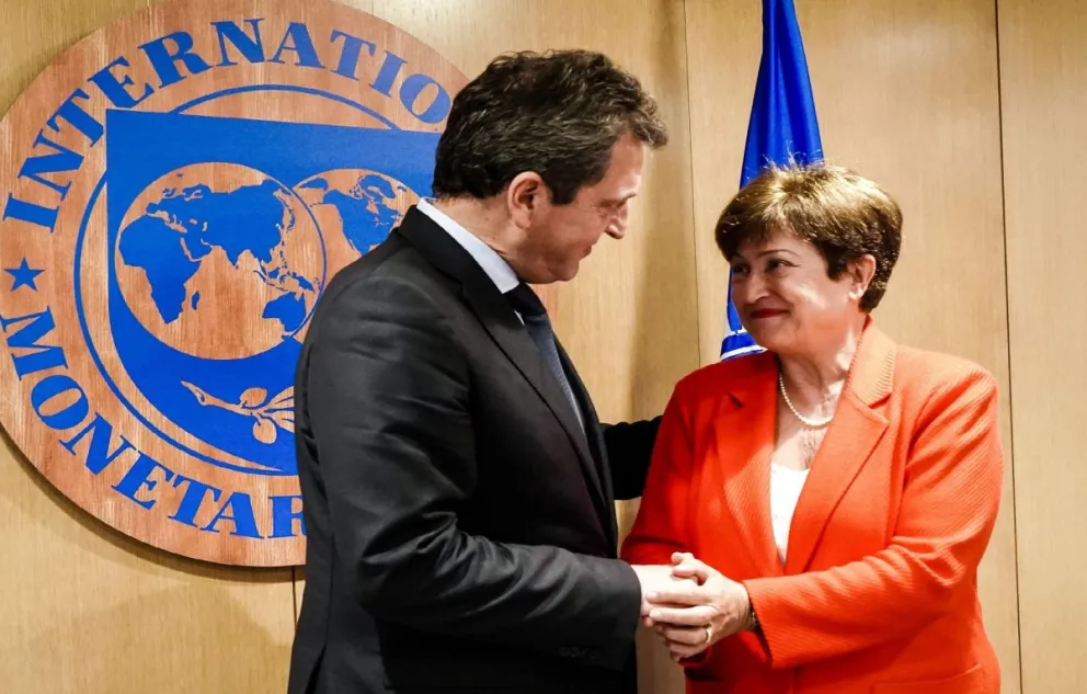 El FMI aprobó la segunda revisión del acuerdo con la Argentina