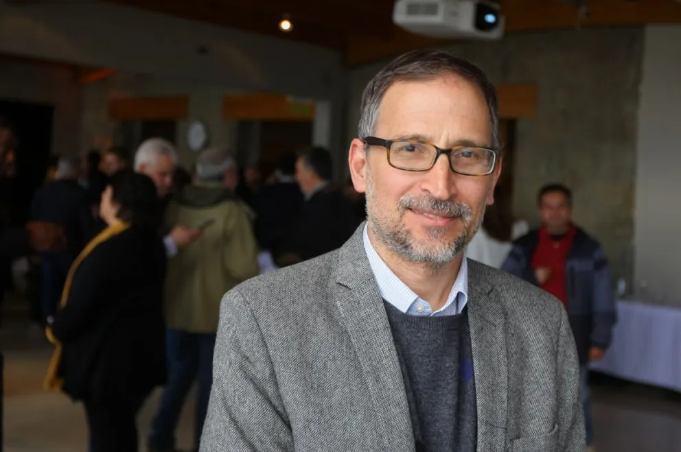 Economía y suba del dólar: “Massa tiene un par de ruedas en la banquina”