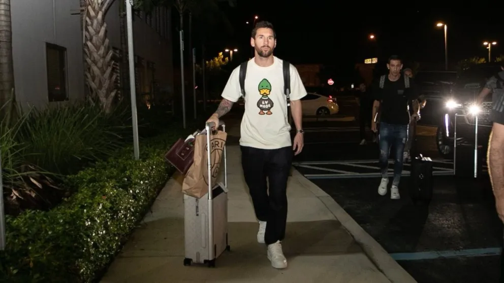 Furor en las redes sociales: cuánto cuesta la remera que lució Lionel Messi para sumarse a la selección