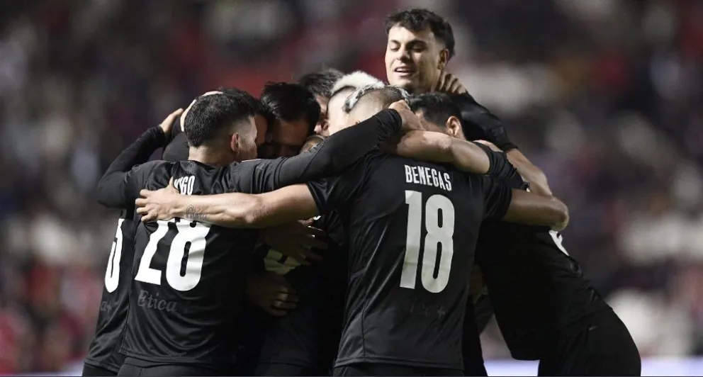 Cuarto triunfo al hilo: el Rojo le ganó a Unión en Santa Fe y se acomoda en la Liga Profesional