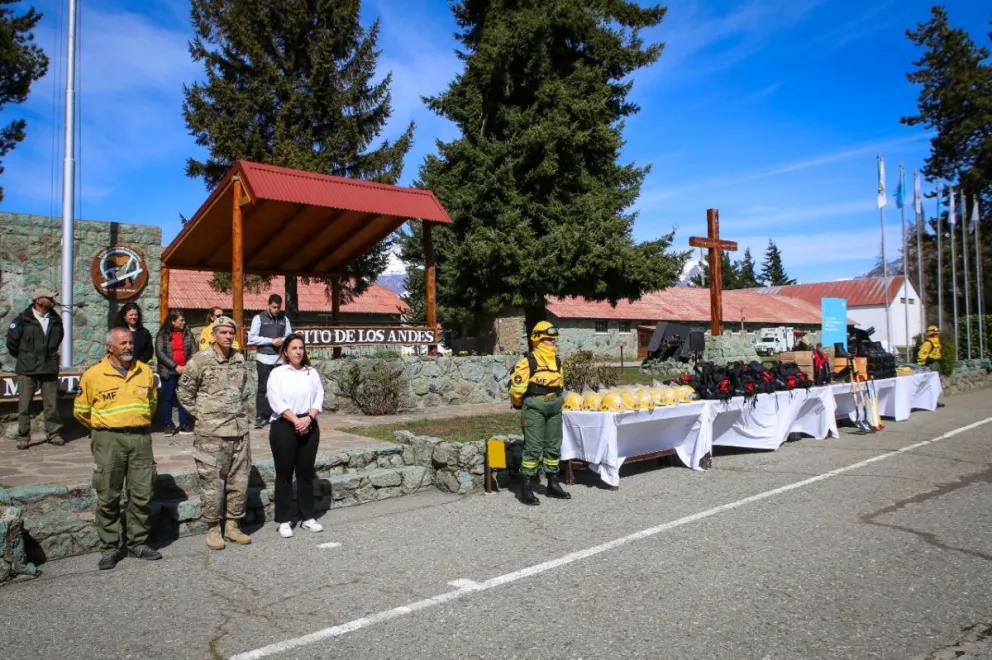 Treinta militares completaron el curso de combatientes de incendios forestales