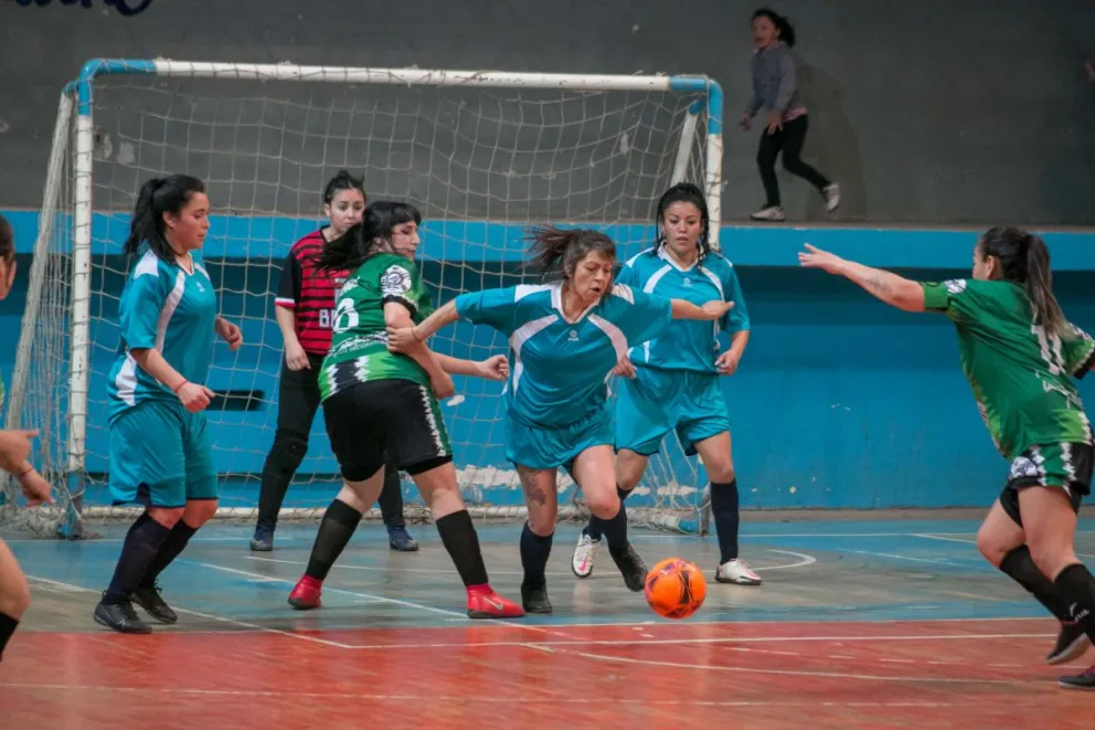 Las chicas jugaron una y van por la otra