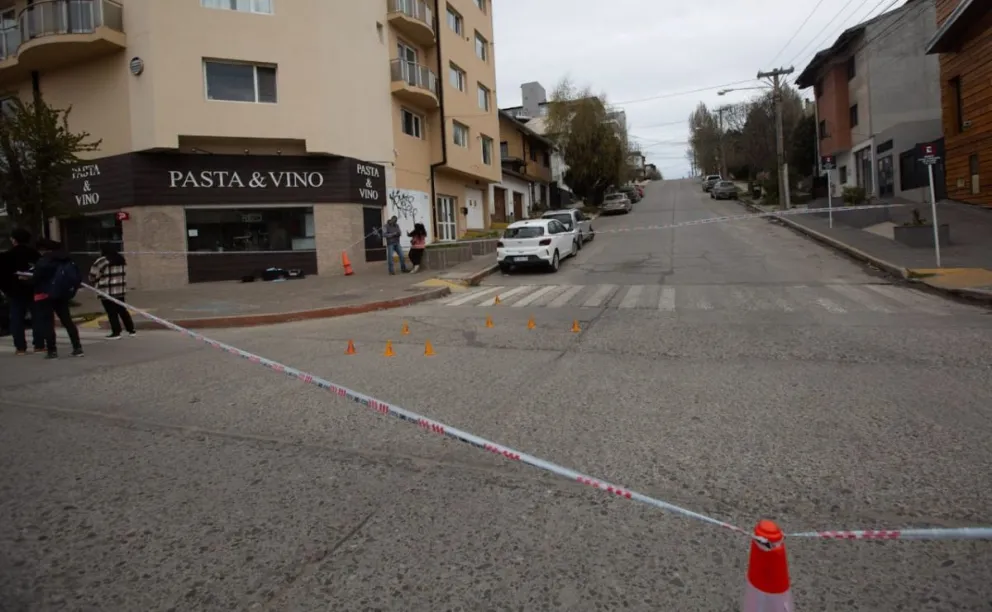 Un ajuste de cuentas en pleno centro terminó con un herido de bala y el intento de secuestro de un menor