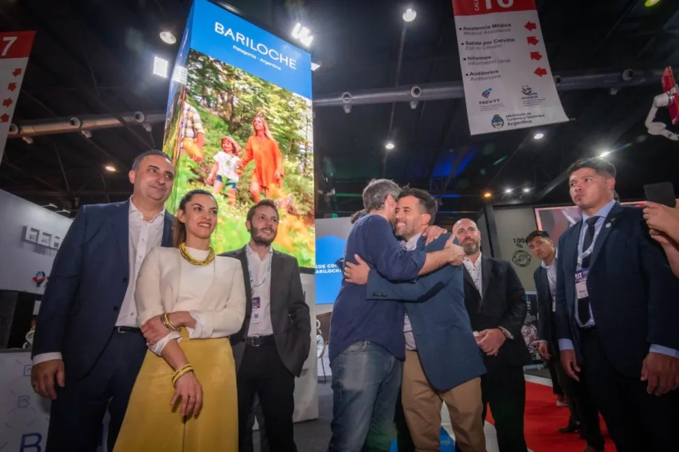 El ministro Lammens visitó el stand de Bariloche y confirmó que habrá PreViaje 4