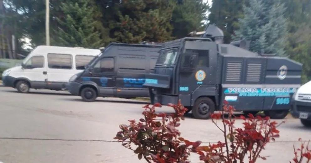 El arribo de fuerzas federales anticipa una semana "movida" en Villa Mascardi