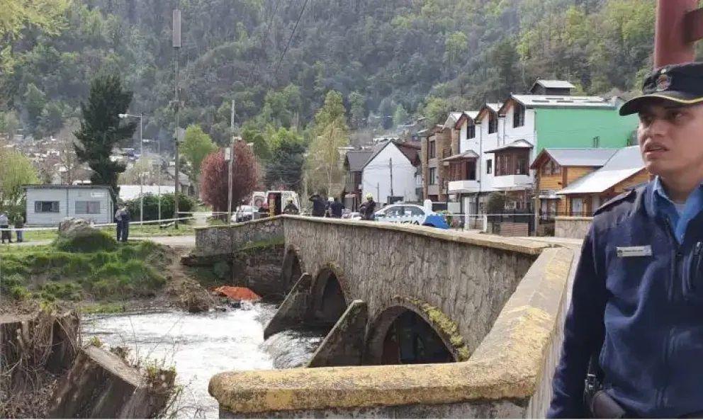 Identificaron el cadáver que hallaron  atado y envuelto en una frazada bajo un puente  