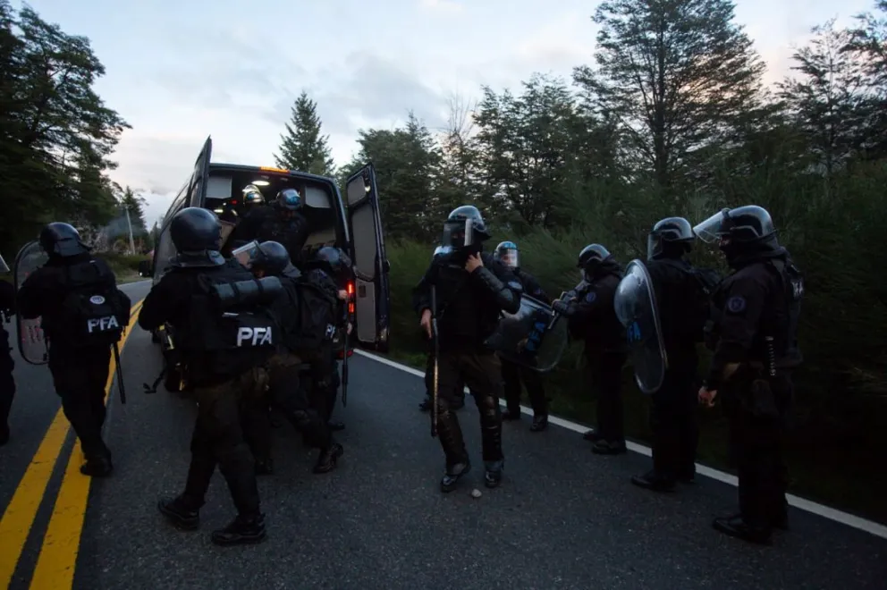 Los movimientos de efectivos hacia Mascardi comenzaron a la madrugada 