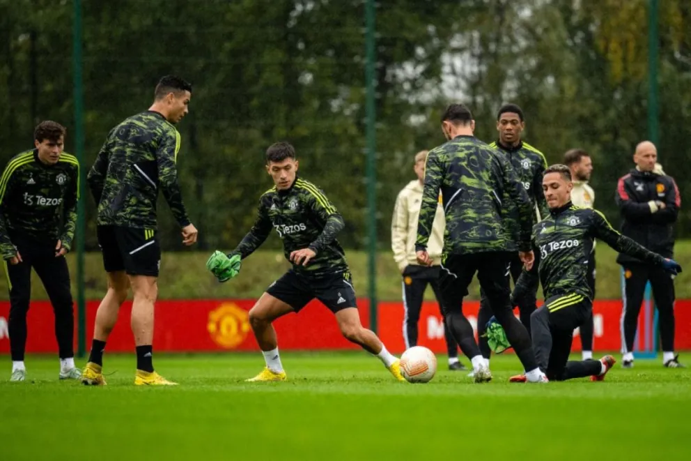 Video: el tremendo caño y la burla de Cristiano Ronaldo a Lisandro Martínez