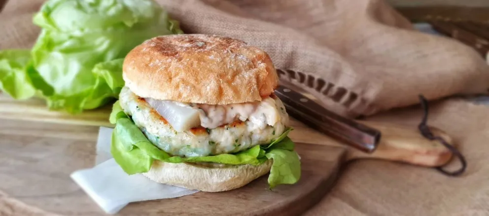 A puro sabor: hamburguesas de merluza relleno de queso azul