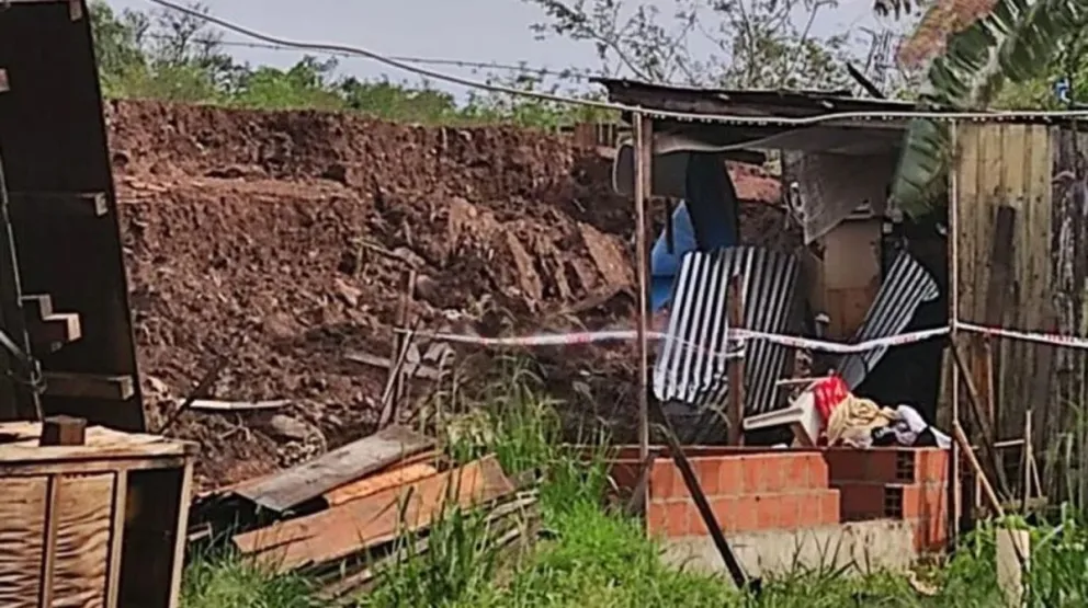 Trágico: una nena murió aplastada por un muro de contención que se derrumbó sobre su casa