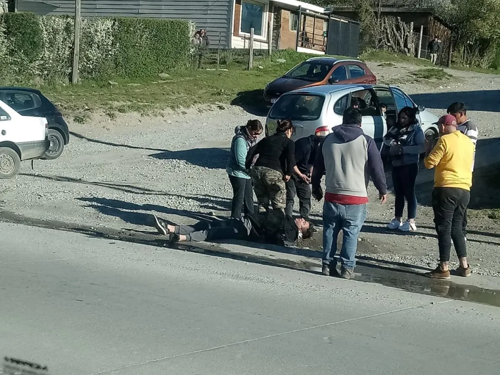 Un hombre lastimado debió ser asistido en la vía pública 