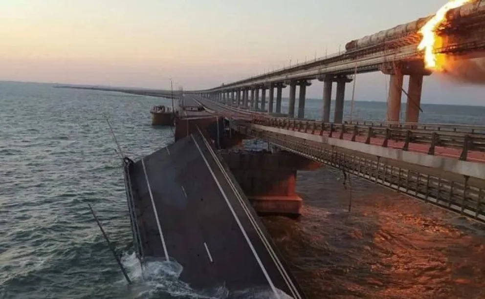 VIDEO: mira el momento en que el camión bomba explotó en un puente y murieron 3 personas