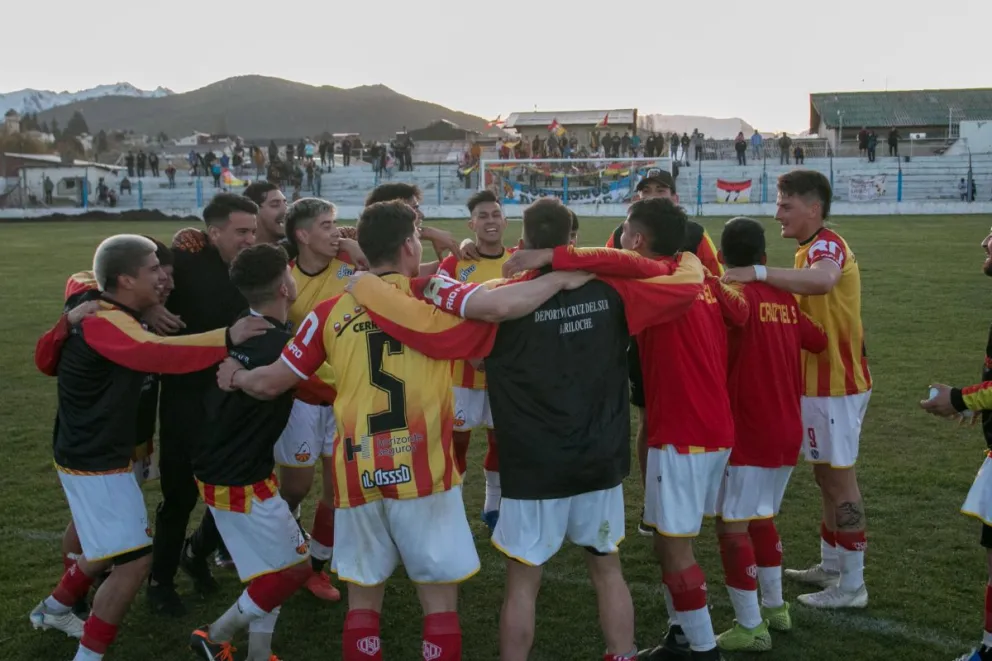 Cruz del Sur recibe a Esquel obligado a ganar