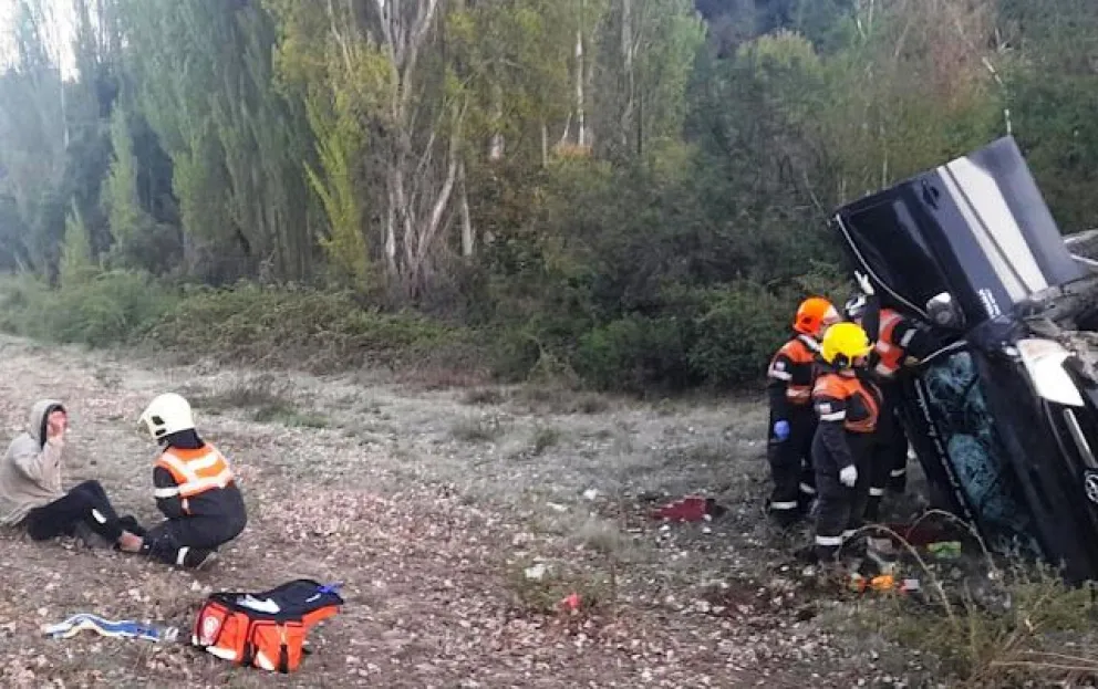Ruta 40: Una camioneta volcó en la zona del Pedregoso 