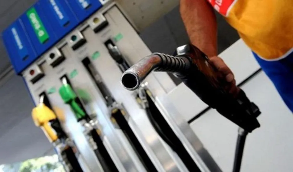 Habrá aumento de combustibles hasta fin de año 